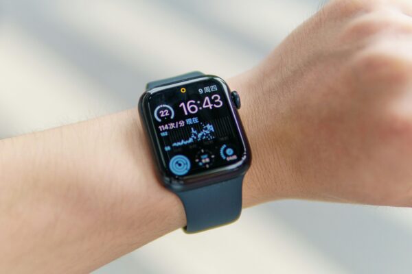 Manfaat Wearable Tracker untuk Pengawasan Kesehatan